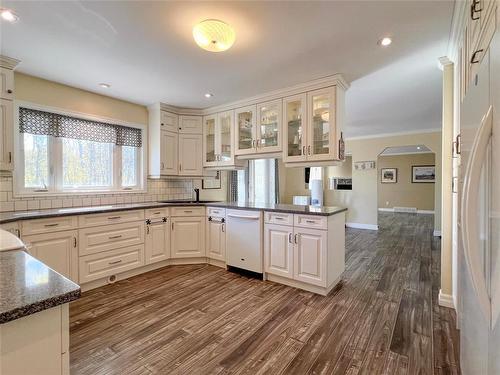 9 Robbies Drive, Carberry, MB - Indoor Photo Showing Kitchen