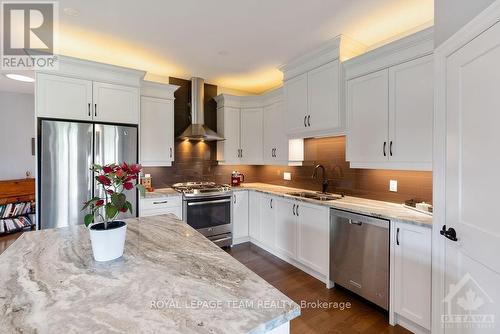 1818 Cedarlakes Way, Ottawa, ON - Indoor Photo Showing Kitchen With Double Sink With Upgraded Kitchen