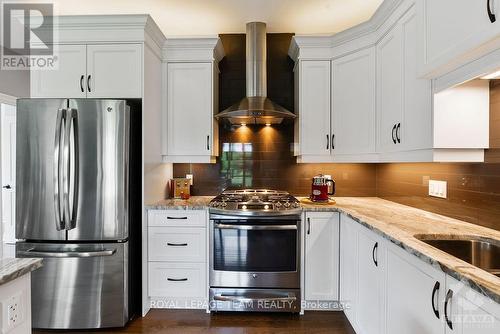 1818 Cedarlakes Way, Ottawa, ON - Indoor Photo Showing Kitchen With Upgraded Kitchen