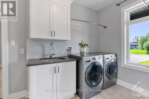 1818 Cedarlakes Way, Ottawa, ON - Indoor Photo Showing Laundry Room