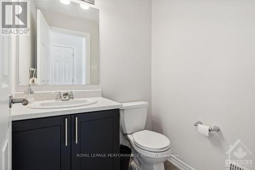 827 Mikinak Road, Ottawa, ON - Indoor Photo Showing Bathroom