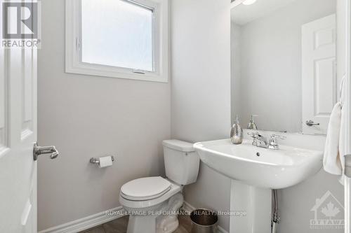 827 Mikinak Road, Ottawa, ON - Indoor Photo Showing Bathroom