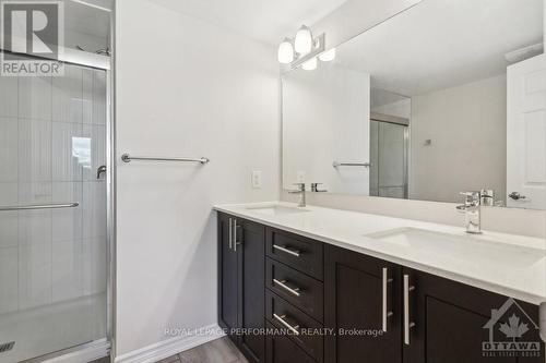 827 Mikinak Road, Ottawa, ON - Indoor Photo Showing Bathroom