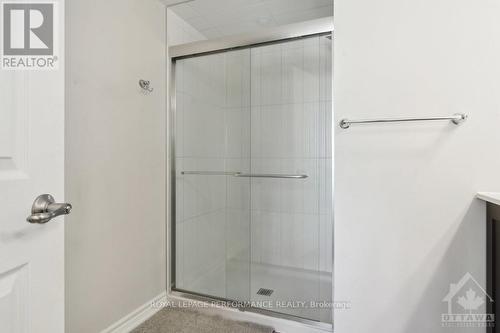 827 Mikinak Road, Ottawa, ON - Indoor Photo Showing Bathroom