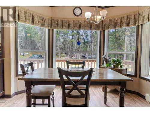 4493 93 Highway, Grasmere, BC - Indoor Photo Showing Dining Room