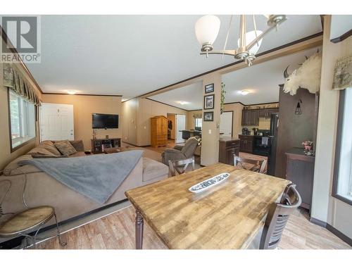 4493 93 Highway, Grasmere, BC - Indoor Photo Showing Dining Room