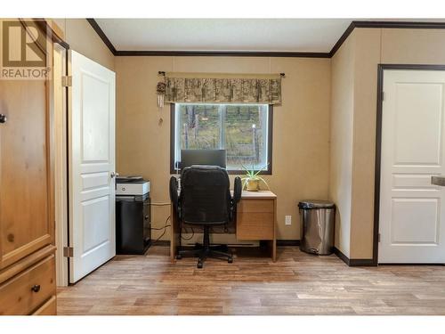 4493 93 Highway, Grasmere, BC - Indoor Photo Showing Other Room