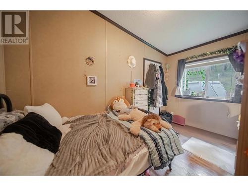 4493 93 Highway, Grasmere, BC - Indoor Photo Showing Bedroom