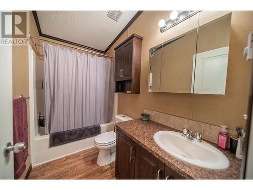 4493 93 Highway, Grasmere, BC - Indoor Photo Showing Bathroom