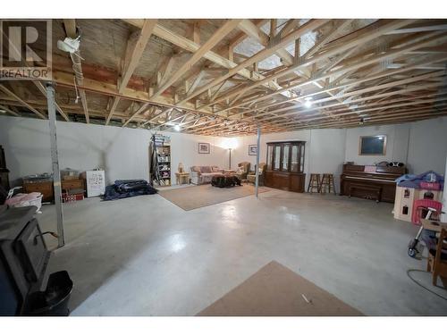 4493 93 Highway, Grasmere, BC - Indoor Photo Showing Basement