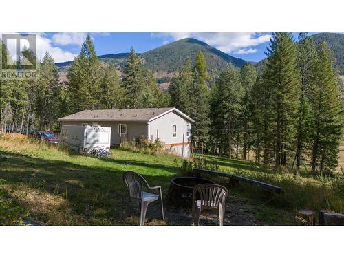 4493 93 Highway, Grasmere, BC - Outdoor