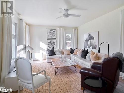 7874 10Th Line Line, Thornton, ON - Indoor Photo Showing Living Room