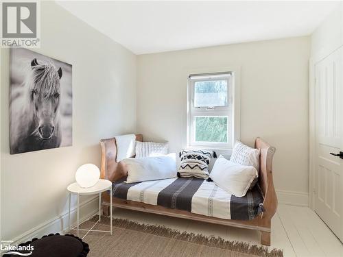 7874 10Th Line Line, Thornton, ON - Indoor Photo Showing Bedroom