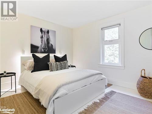 7874 10Th Line Line, Thornton, ON - Indoor Photo Showing Bedroom