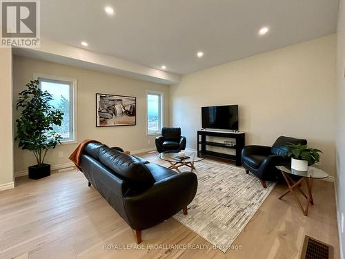 6 Peace River Street, Belleville, ON - Indoor Photo Showing Other Room