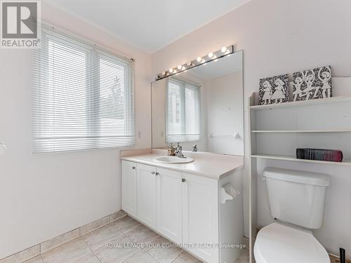 111 - 151 Townsgate Drive, Vaughan, ON - Indoor Photo Showing Bathroom