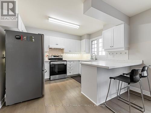 111 - 151 Townsgate Drive, Vaughan, ON - Indoor Photo Showing Kitchen