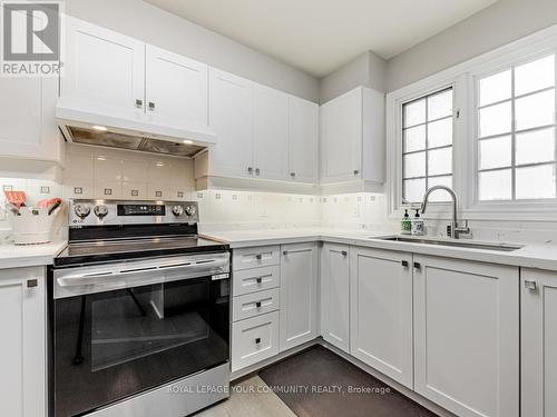 111 - 151 Townsgate Drive, Vaughan, ON - Indoor Photo Showing Kitchen