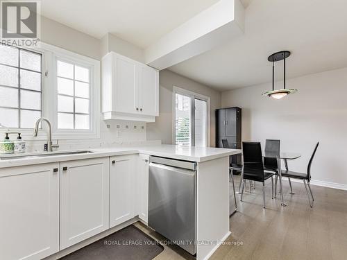 111 - 151 Townsgate Drive, Vaughan, ON - Indoor Photo Showing Kitchen