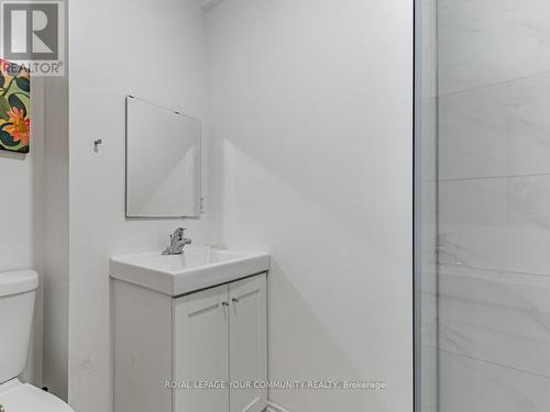 111 - 151 Townsgate Drive, Vaughan, ON - Indoor Photo Showing Bathroom