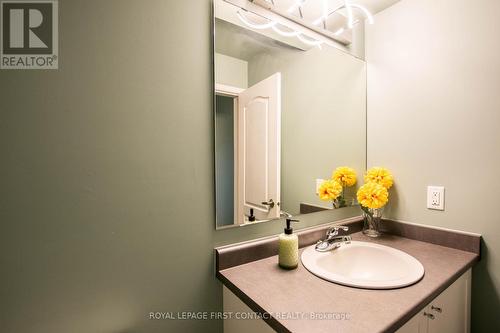 144 Sydenham Wells, Barrie, ON - Indoor Photo Showing Bathroom