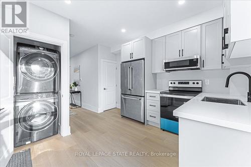 452-454 Upper Wellington Street, Hamilton, ON - Indoor Photo Showing Laundry Room