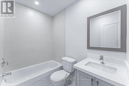 452-454 Upper Wellington Street, Hamilton, ON - Indoor Photo Showing Bathroom