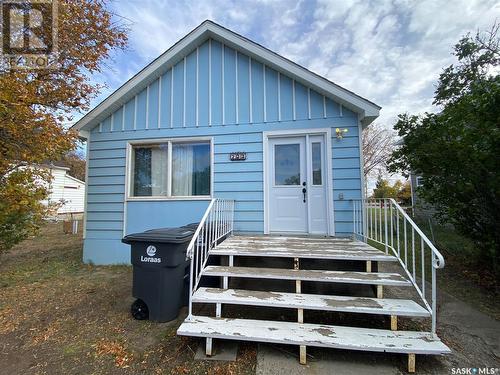 203 1St Avenue E, Kindersley, SK - Outdoor