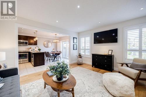 129 Faris Street, Bradford West Gwillimbury, ON - Indoor Photo Showing Living Room