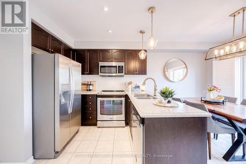 129 Faris Street, Bradford West Gwillimbury, ON - Indoor Photo Showing Kitchen With Double Sink With Upgraded Kitchen