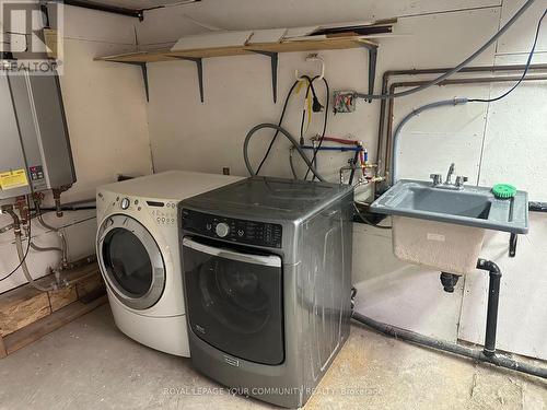 Upper - 20015 Bathurst Street, East Gwillimbury, ON - Indoor Photo Showing Laundry Room