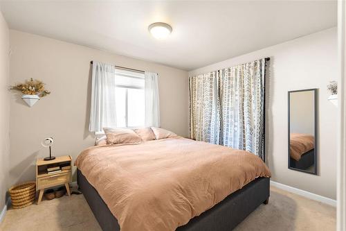 59 Vivian Avenue, Winnipeg, MB - Indoor Photo Showing Bedroom