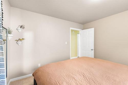 59 Vivian Avenue, Winnipeg, MB - Indoor Photo Showing Bedroom