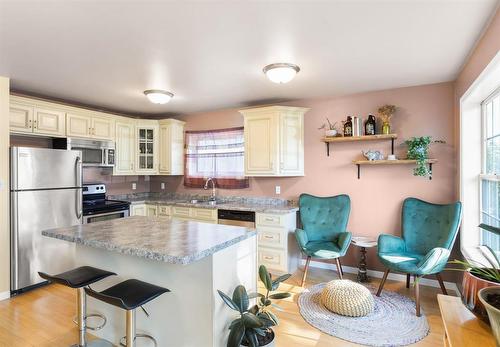 59 Vivian Avenue, Winnipeg, MB - Indoor Photo Showing Kitchen