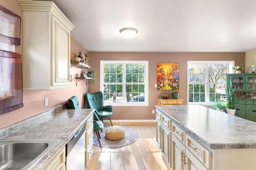 59 Vivian Avenue, Winnipeg, MB - Indoor Photo Showing Kitchen