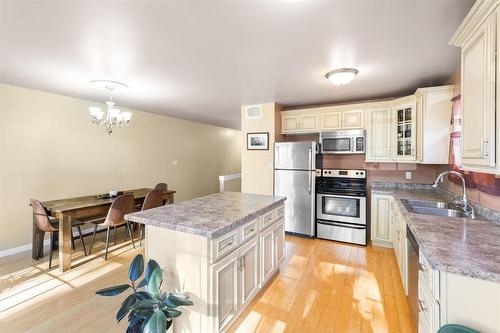 59 Vivian Avenue, Winnipeg, MB - Indoor Photo Showing Kitchen With Double Sink