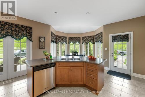 5045 Michener Road, Fort Erie, ON - Indoor Photo Showing Kitchen With Double Sink