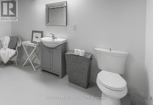 5045 Michener Road, Fort Erie, ON - Indoor Photo Showing Bathroom