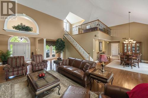 5045 Michener Road, Fort Erie, ON - Indoor Photo Showing Living Room