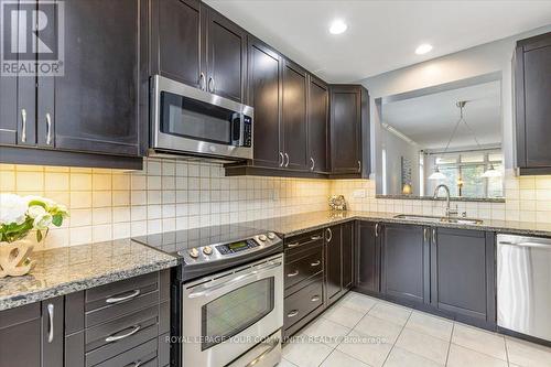 43 Bobby Locke Lane, Whitchurch-Stouffville, ON - Indoor Photo Showing Kitchen With Upgraded Kitchen