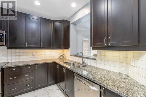 43 Bobby Locke Lane, Whitchurch-Stouffville, ON - Indoor Photo Showing Kitchen With Double Sink With Upgraded Kitchen