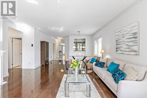 43 Bobby Locke Lane, Whitchurch-Stouffville, ON - Indoor Photo Showing Living Room