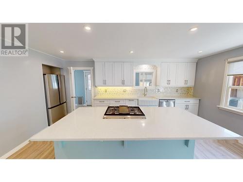 871 305Th Street, Kimberley, BC - Indoor Photo Showing Kitchen With Double Sink