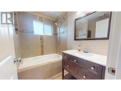 871 305Th Street, Kimberley, BC - Indoor Photo Showing Bathroom