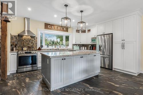 1562 Ridge Road N, Fort Erie, ON - Indoor Photo Showing Kitchen With Stainless Steel Kitchen With Upgraded Kitchen