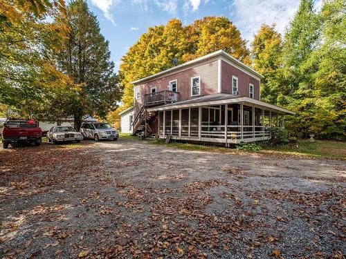 Stationnement - 27  - 33 Rue Junction, Stanstead - Ville, QC - Outdoor With Deck Patio Veranda