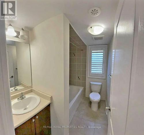 #822 - 1 Blanche Lane, Markham, ON - Indoor Photo Showing Bathroom