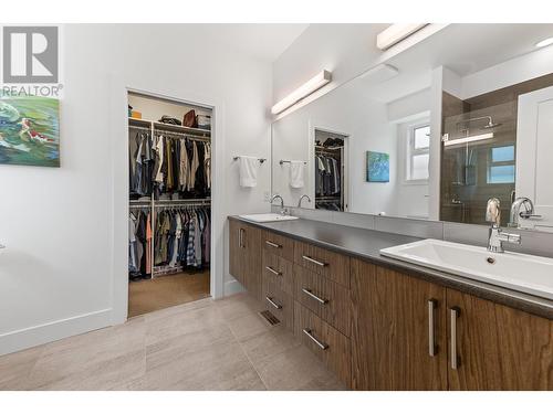 127 Split Pine Court, Kelowna, BC - Indoor Photo Showing Bathroom