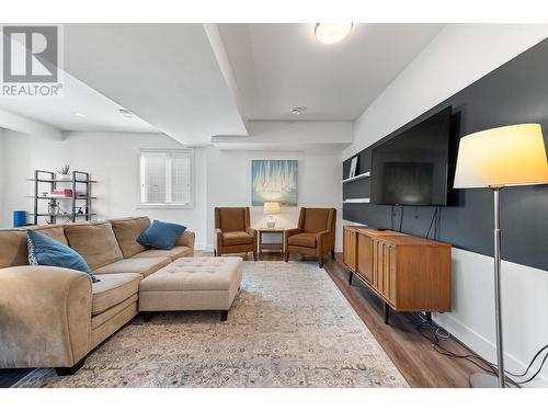 127 Split Pine Court, Kelowna, BC - Indoor Photo Showing Living Room