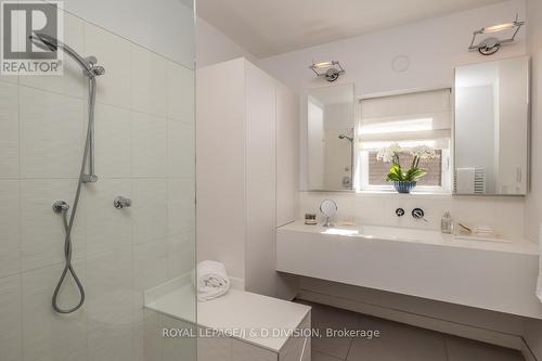 44 Standish Avenue, Toronto, ON - Indoor Photo Showing Bathroom